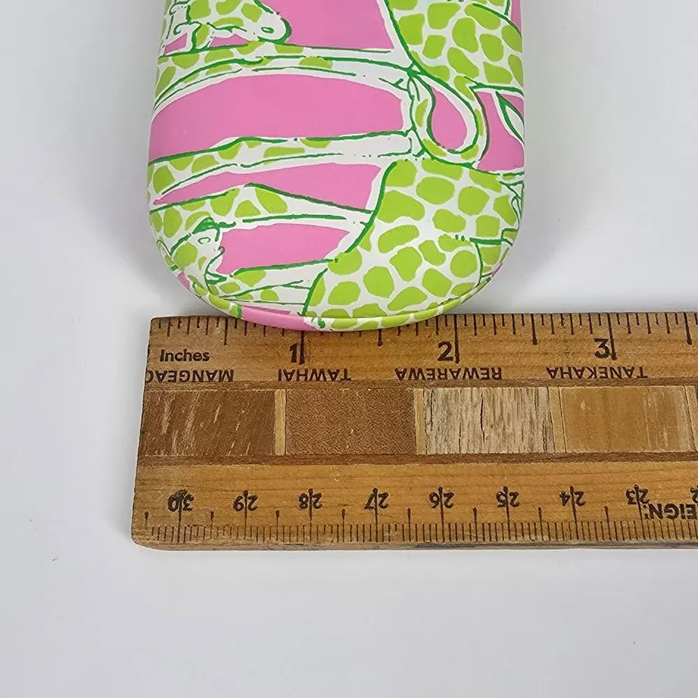 LILLY PULITZER GIRAFFE PRINT CLAMSHELL HARD SHELL EYEGLASS CASE – PINK/GREEN